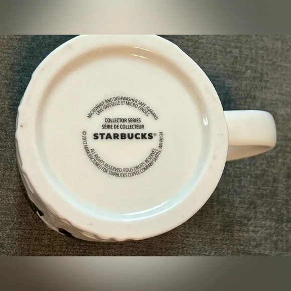 Seattle Skyline Starbucks Collector Series 3D Relief Black White 2012 16 oz Mug - Picture 9 of 9
